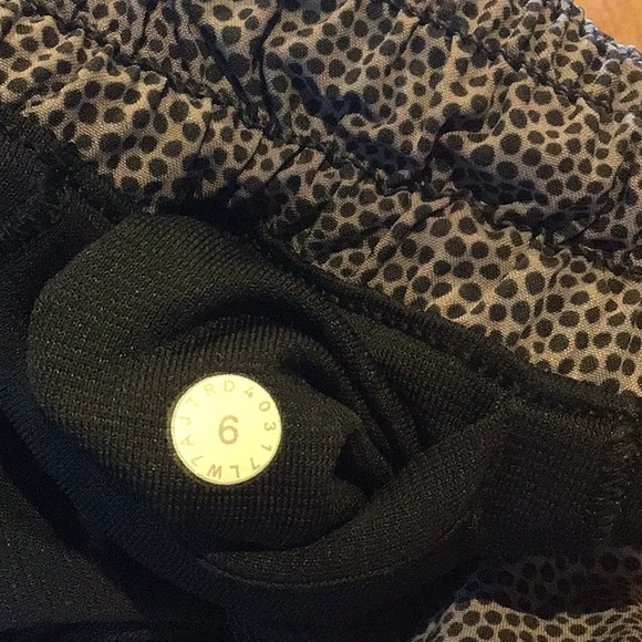 Lululemon purple patterned shorts - Picture 4 of 4